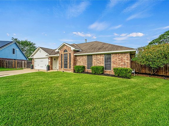 4th image of 1310 Norfolk Ct