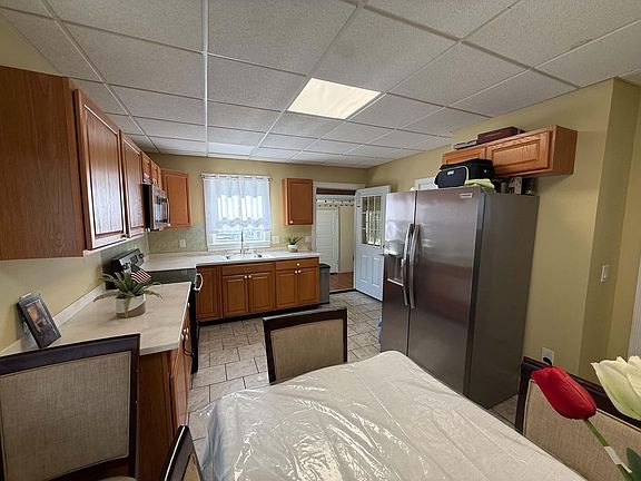 4th image of 651 Pleasant Street
