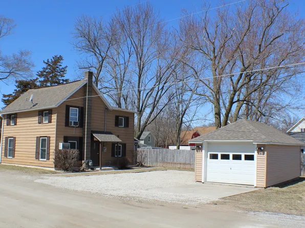 411 Johnson Dr, Toddville, IA 52341