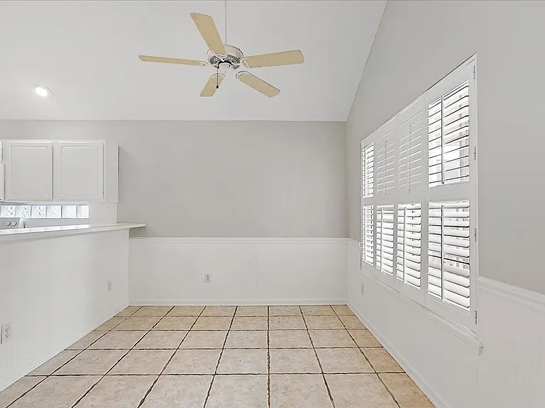 1065 Theodore Ave — Photo 4