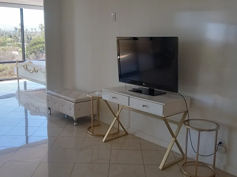 4333 Marina City Dr — Photo 13