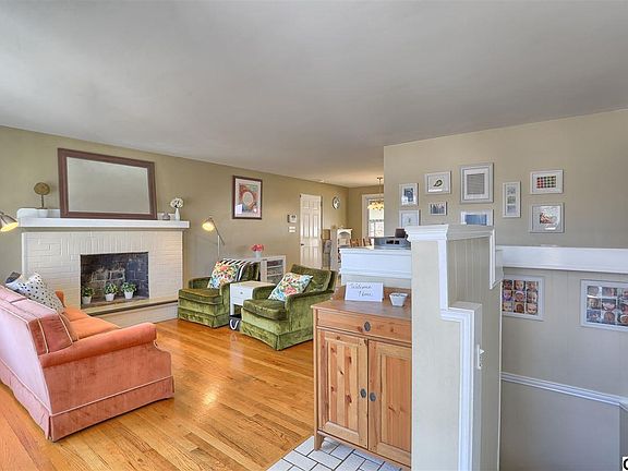 Entryway / Living Room