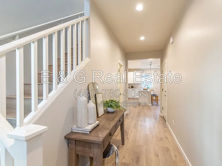 3725 E Flower St — Photo 3