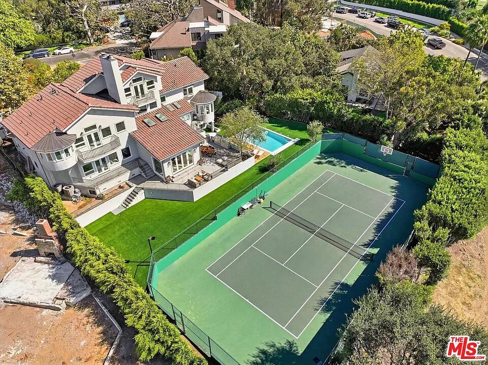 6 bed, 7.0 bath, 6582 sqft, $65,000 — Photo 2