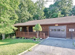 402 Hunters Ridge Rd, Charleston, WV 25314