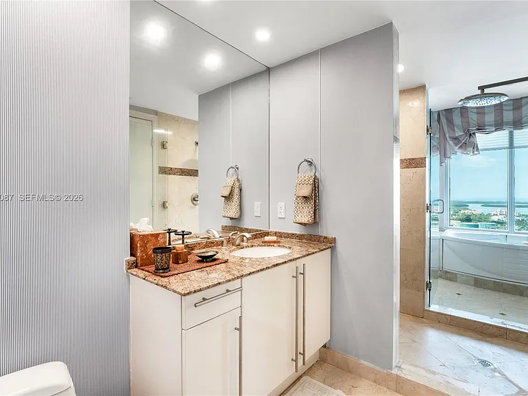 1000 S Pointe Dr #2501 — Photo 17