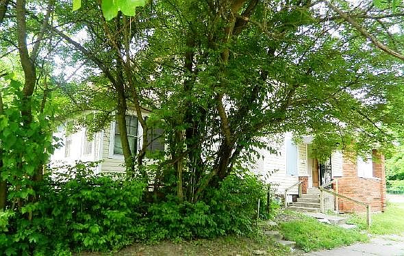 2nd image of 3253 Boulevard Pl