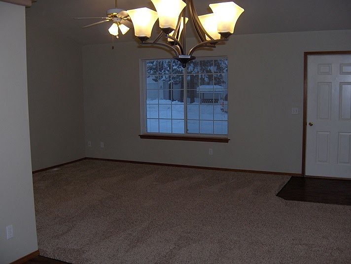 2nd image of 996 W Cardinal Ave