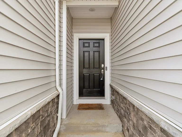 155 Livingston Ln — Photo 33
