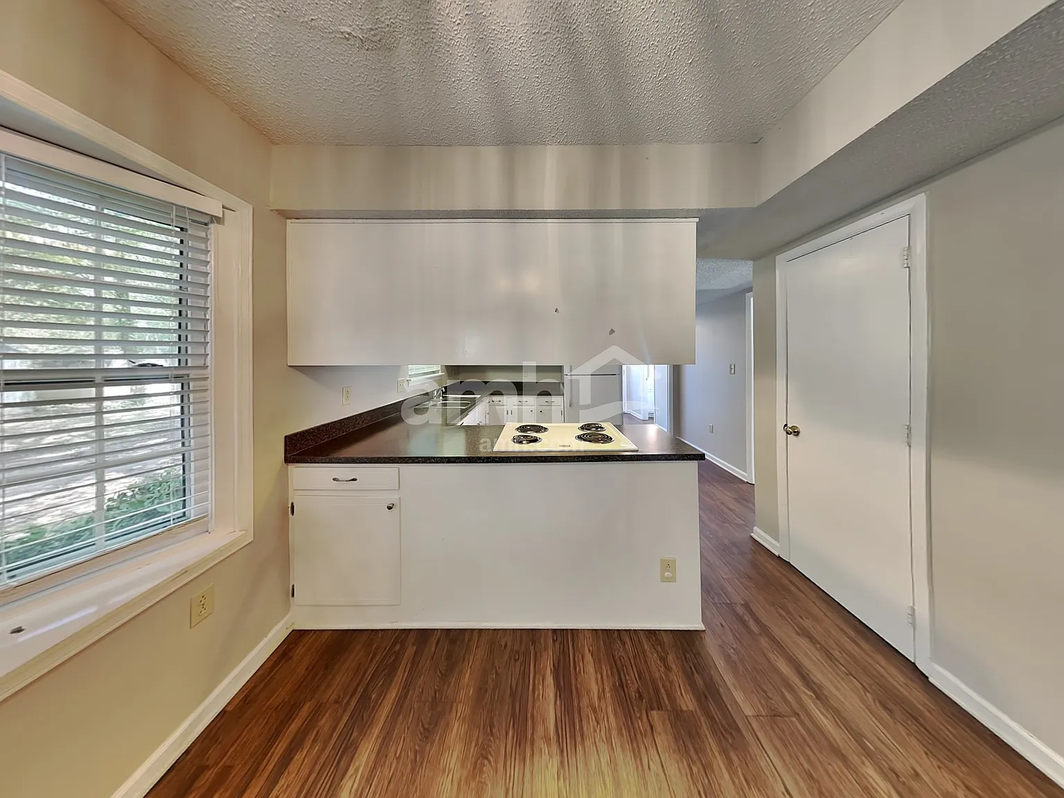 3 bed, 2.5 bath, 1664 sqft, $2,220 — Photo 4
