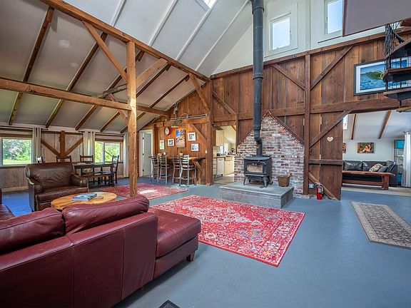 Barn Living Room, 20'' ceilings
