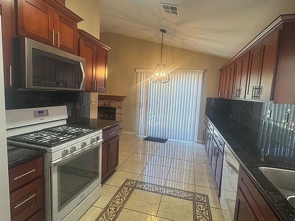 4th image of 987 Lexington Way #220