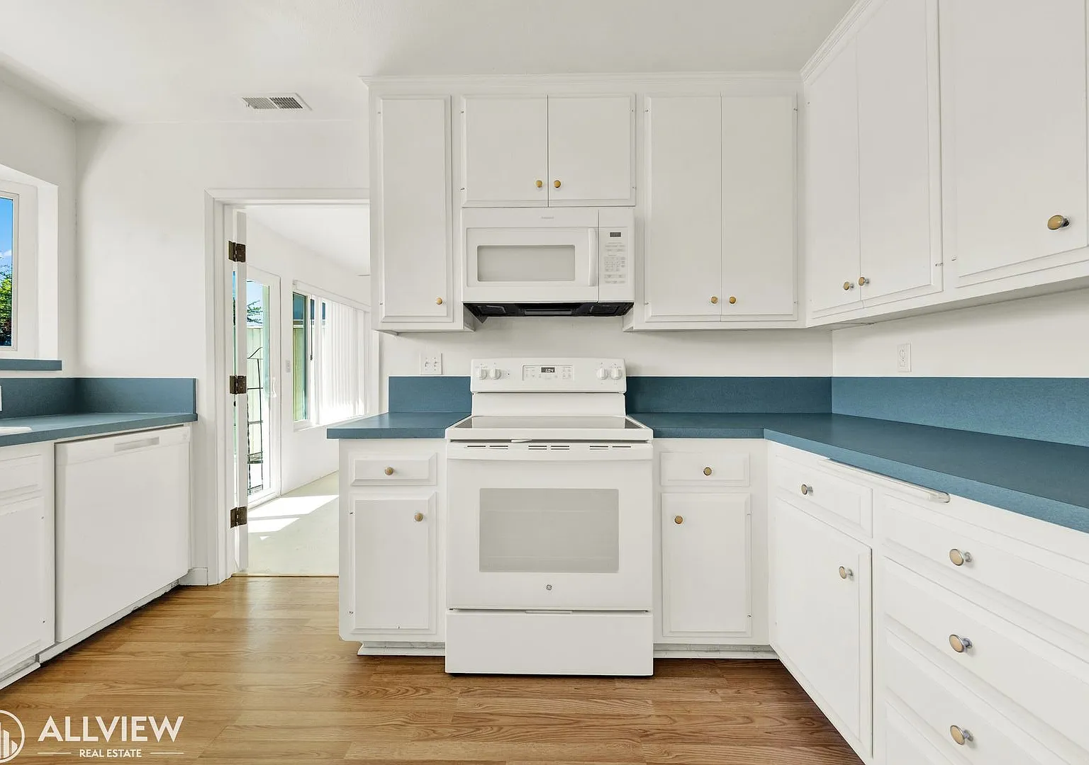 Charming Single-Story 2-Bedroom Lake San Marcos Home — Photo 3