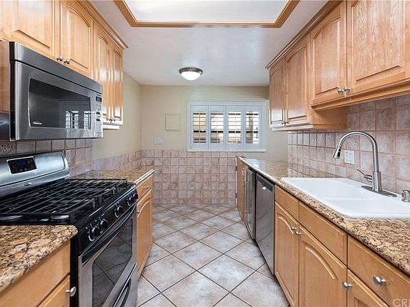 2nd image of 16030 Moorpark St APT 5