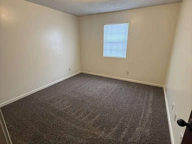 2404 McConnell Cir #8 — Photo 8