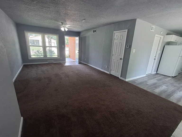 1607 NW 27th St — Photo 3
