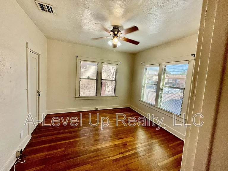 306 N Euclid Ave — Photo 5
