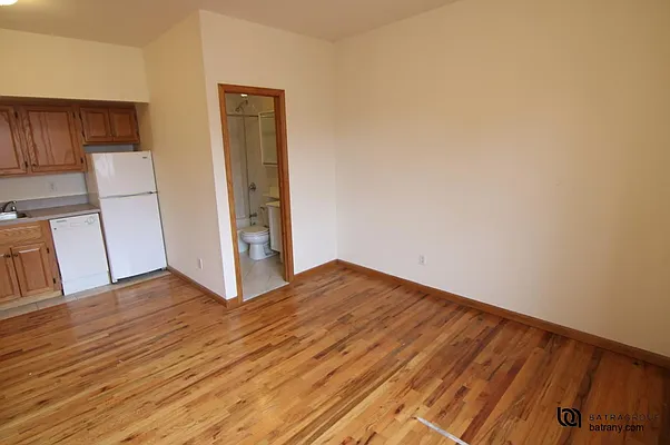 Rented by Batra Group Inc | media 9