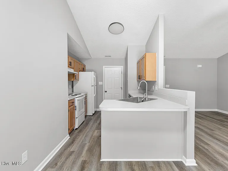 130 Sweetwater Dr — Photo 5