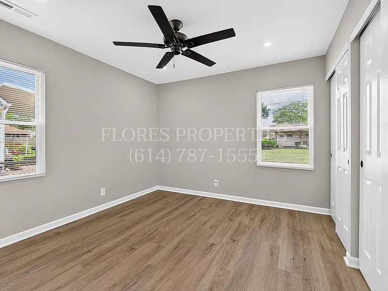 1300 Evaline Dr — Photo 37
