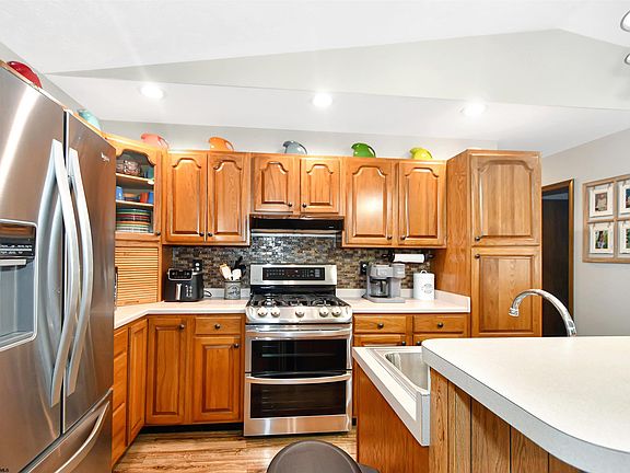 5th image of 113 Porter Ave