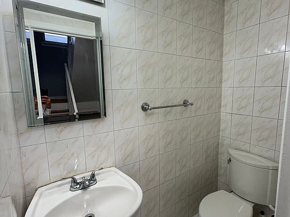 4th image of 45 Bowling Green Pl