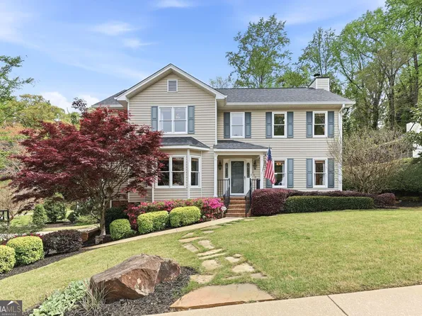 560 Long Oak Dr, Gainesville, GA 30501