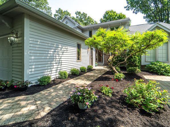 674 N Cove Dr, Webster, NY 14580