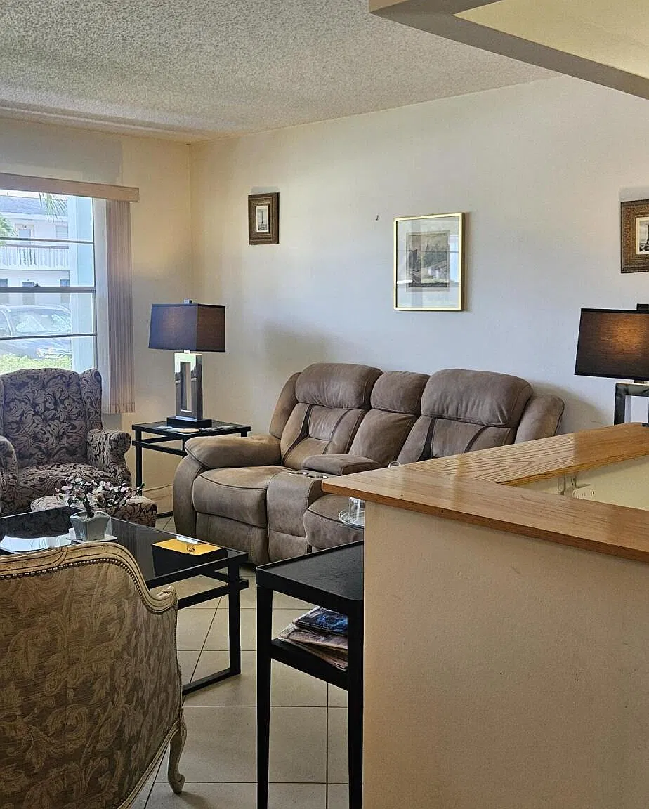 1 bed, 1.5 bath, 700 sqft, $1,400 — Photo 1