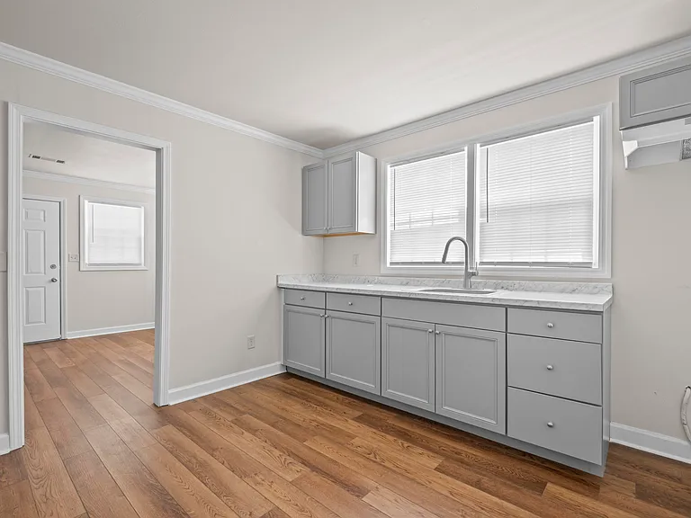 2214 Van Buren Ave #B — Photo 6
