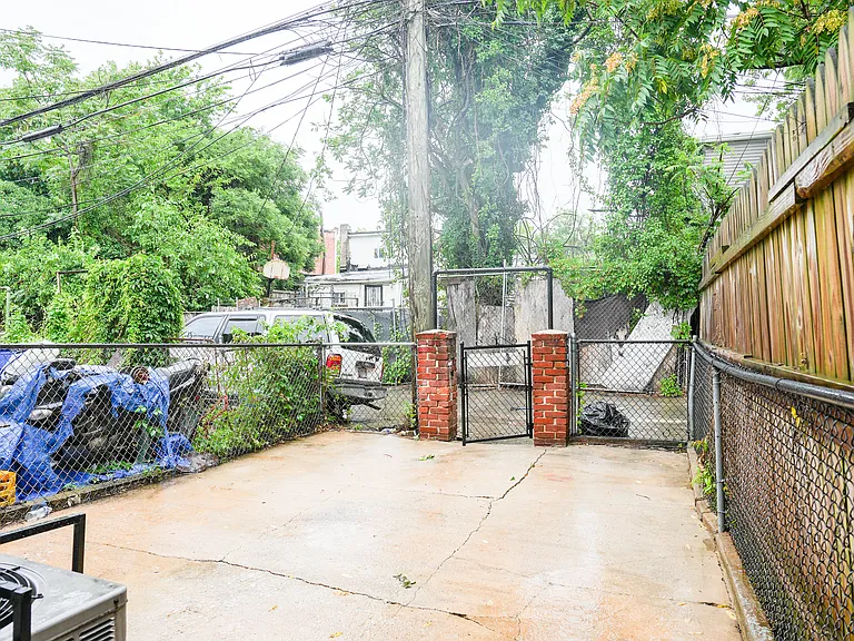 Homestead St — Photo 30