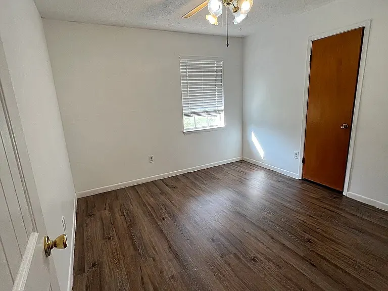 3 bed, 1295 sqft, $1,600 — Photo 2