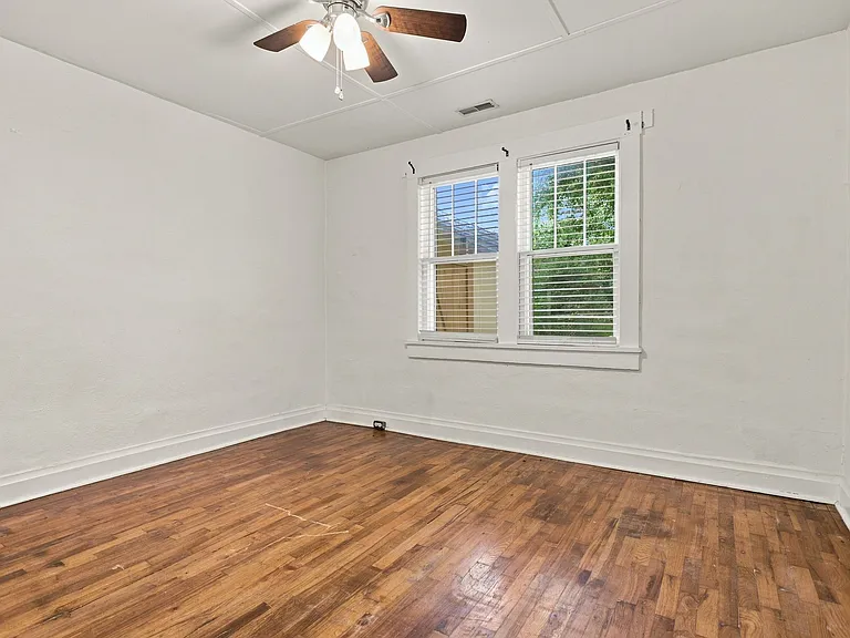 300 S College St — Photo 16