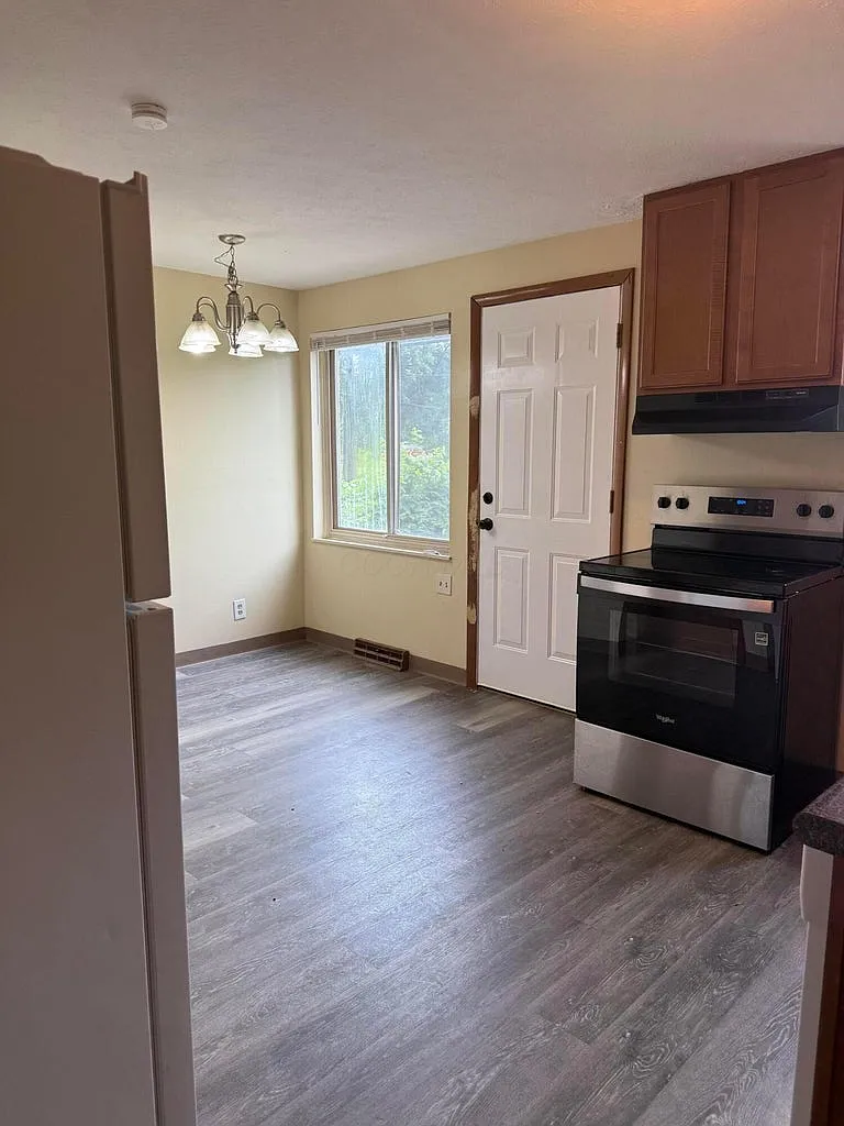 1759 Lonsdale Rd — Photo 3