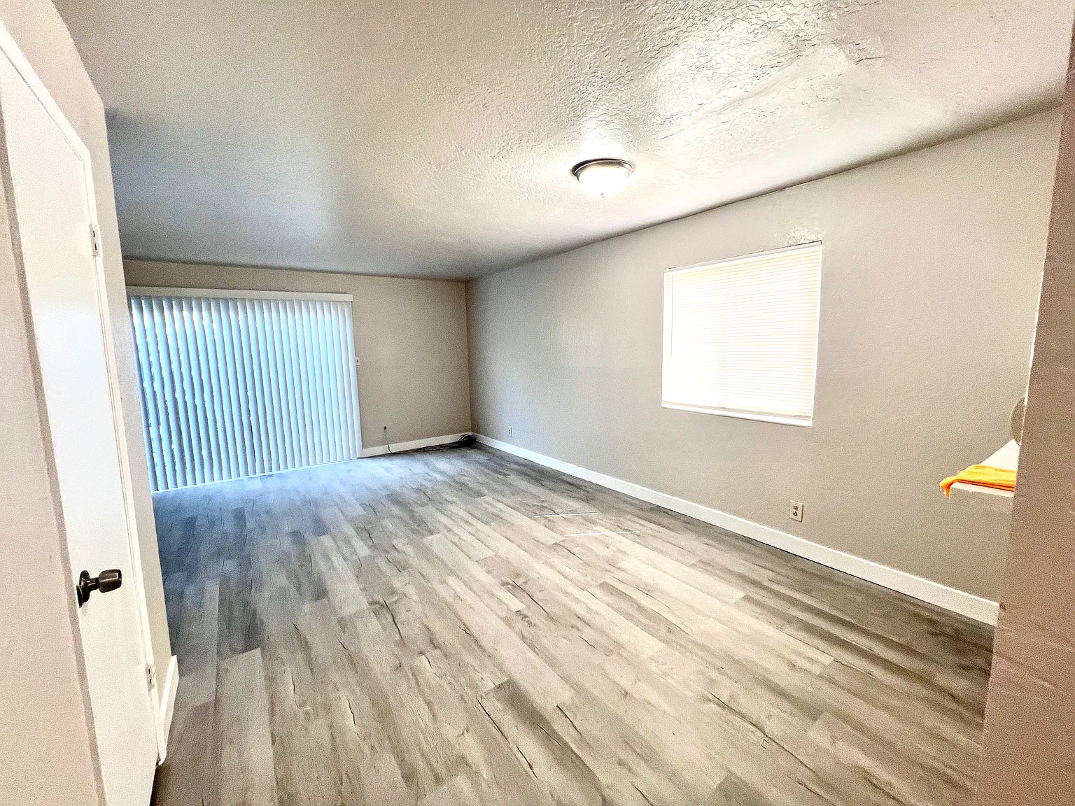 2 bed, 1.5 bath, 850 sqft, $2,475 — Photo 2
