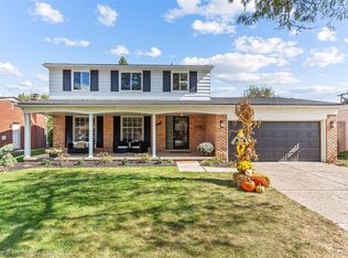 15524 Golfview St, Livonia, MI 48154