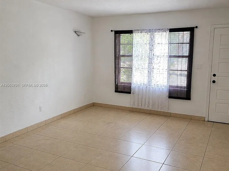 1705 W 58th St #B-27 — Photo 16