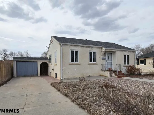 2210 Avenue F, Scottsbluff, NE 69361