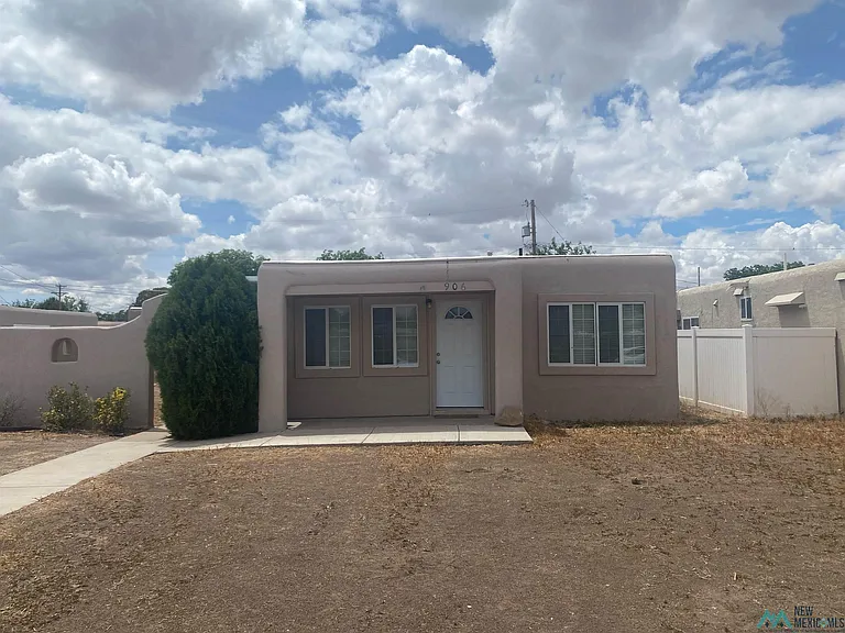 906 Bullock Ct — Photo 1