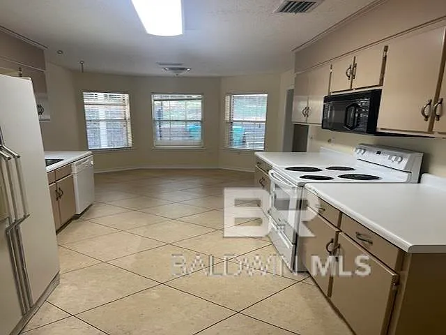 118 Sara Ave E — Photo 4