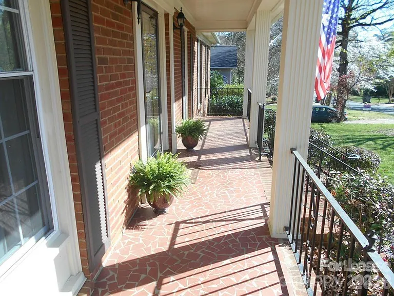 1330 E Barden Rd — Photo 2