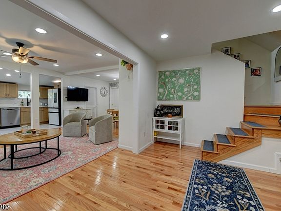 5th image of 63 Terrace Ave