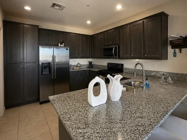 1765 Bristol Ave, Tulare, CA 93274