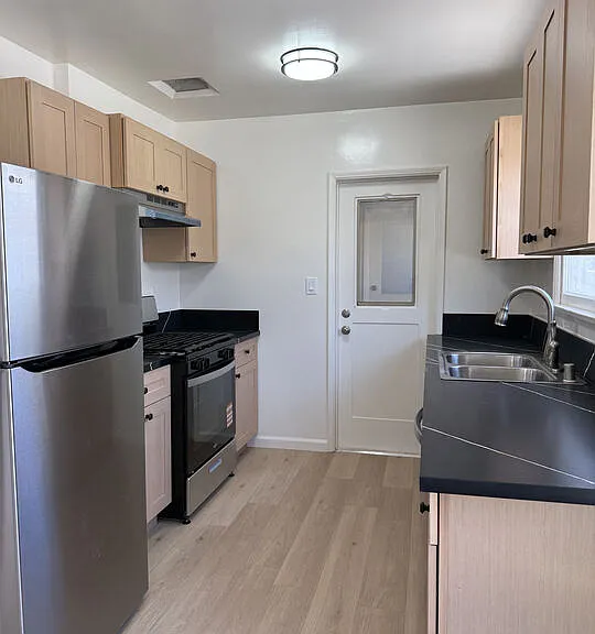 1154 N Orange Grove Ave #1/2 — Photo 4
