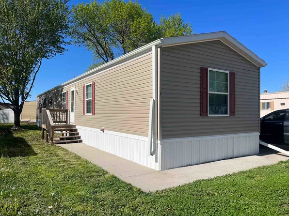 5 Bentwood Ln, Hastings, NE 68901