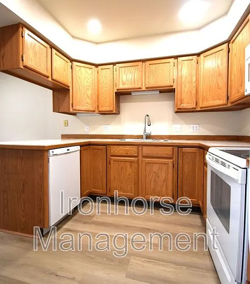 1712 W Olive St #46 — Photo 10