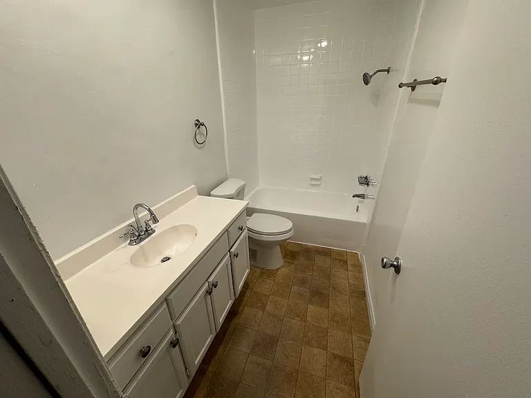 The Claridge Apartments — Photo 16