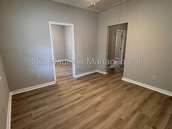 2nd image of 1423 Richards St