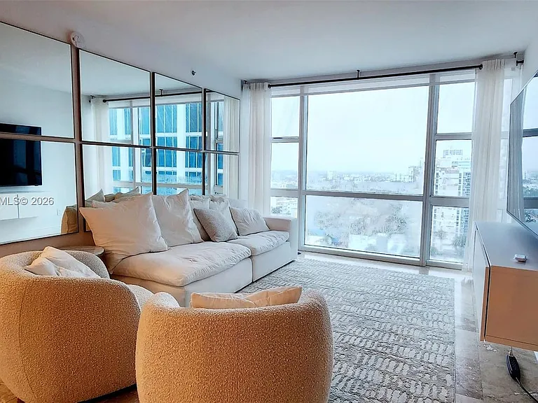6801 Collins Ave #LPH05 — Photo 10
