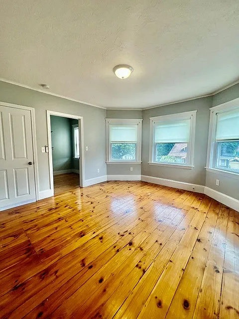 3 bed, 1889 sqft, $3,000 — Photo 3